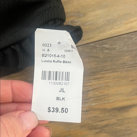 Stylish Black Ruffled Bikini Top - Picture 3 of 5